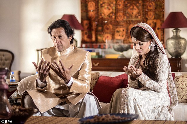 Imran Khan with his bride Reham Khan
