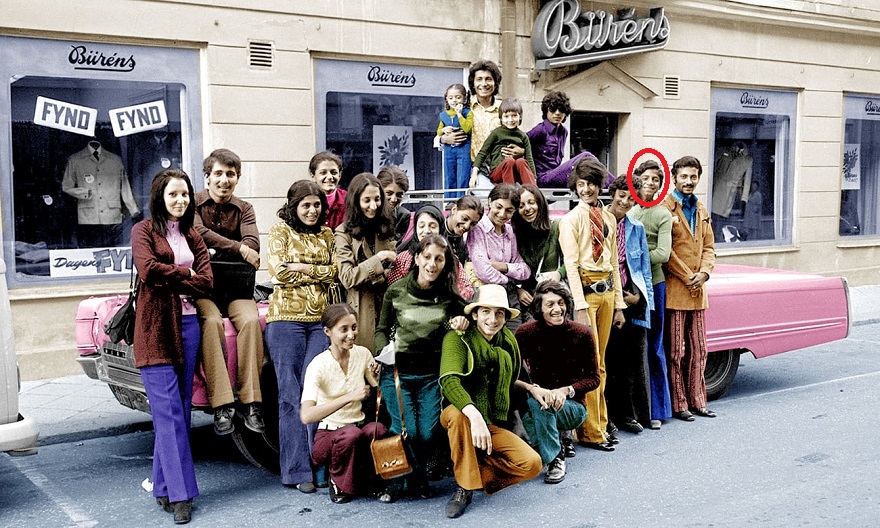 මෙහි දකුණු පස සිට දෙවැනියට සිටින්නේ බින් ලාඩන් ය. 1971 වසරේදී. | sama bin Laden (second from right) on a visit to Falun, Sweden, in 1971. Photograph: Camera Press