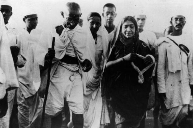 Gandhi appointed Sarojini Naidu (right) to lead the Congress party | KEYSTONE/GETTY IMAGES
