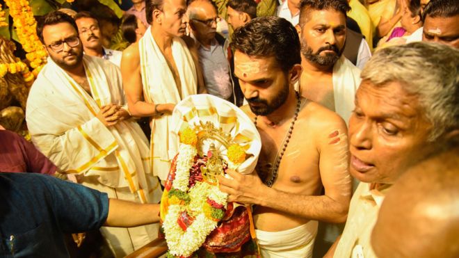 GETTY IMAGES Image caption Sabarimala authorities say they don't want women to "distract" the temple deity